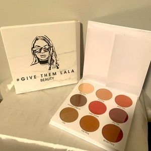 Eyeshadow Palette. !! Bundle Discount: Buy 3+ items and get 30% off !!